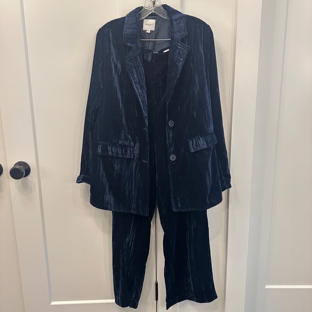Gilli Navy Crushed Velvet Women’s Suit